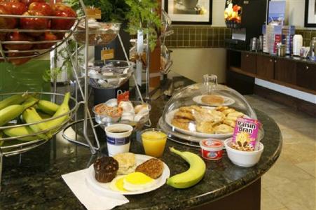 Hampton Inn & Suites Columbus Polaris