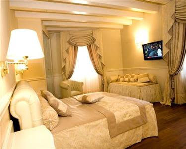 Santa Chiara Suite Hotel