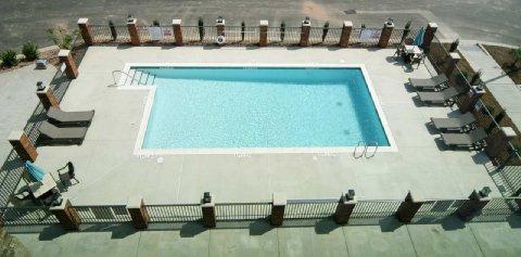 Hampton Inn & Suites Swansboro