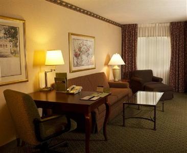 DoubleTree Suites by Hilton Hotel Nashville Airport