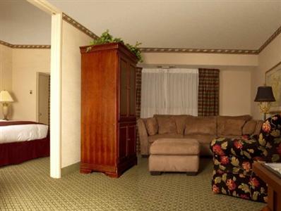 DoubleTree Suites by Hilton Hotel Nashville Airport