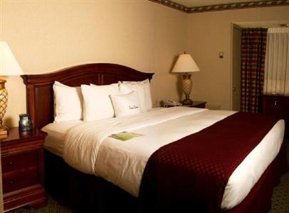 DoubleTree Suites by Hilton Hotel Nashville Airport