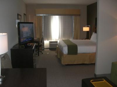 Holiday Inn Express Hotel & Suites Hays