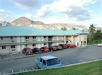 Riverland Inn & Suites