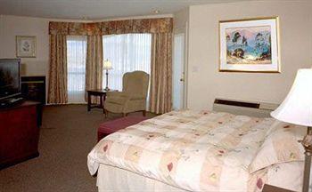 Riverland Inn & Suites