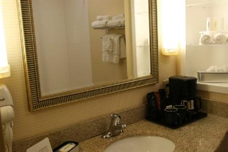 Holiday Inn Express Hotel & Suites East Brunswick