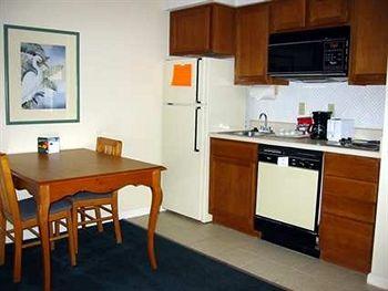 Homewood Suites by Hilton Kansas City Airport