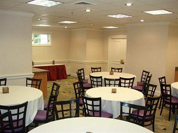 Hampton Inn & Suites Stamford