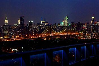 Four Points by Sheraton Long Island City Queensboro Bridge