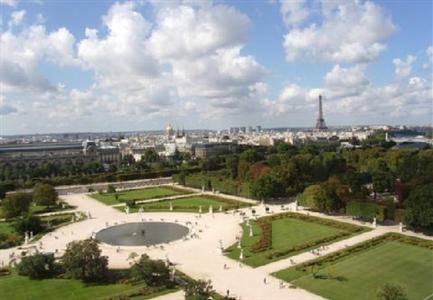 Courtyard Paris Neuilly