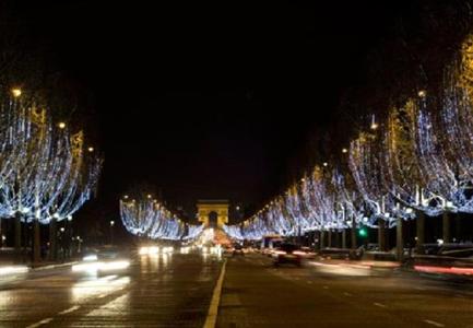 Courtyard Paris Neuilly