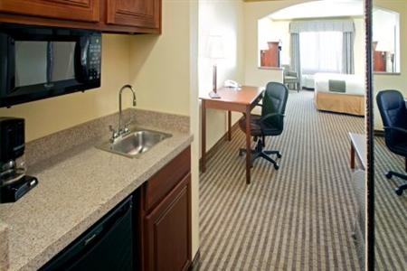 Holiday Inn Express Suites Lake Worth NW Loop 820