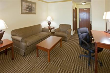 Holiday Inn Express Suites Lake Worth NW Loop 820