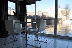 Rembrandt Square Houseboat