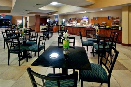 Holiday Inn Express Hotel & Suites Suffolk