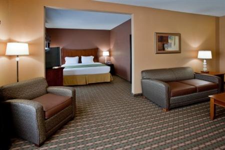 Holiday Inn Express Hotel & Suites Suffolk