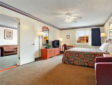 Days Inn & Suites Marshall