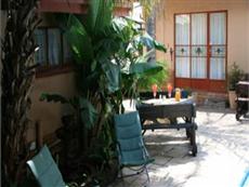 Huppelepup Guesthouse Hartbeespoort