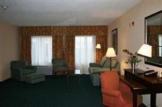 Hampton Inn & Suites Manchester