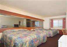 Econo Lodge Inn & Suites Saint Clairsville