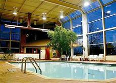 Howard Johnson Inn & Suites - Toronto East