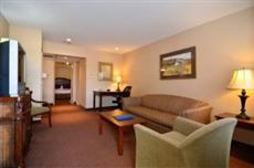 BEST WESTERN Plus Landing View Inn & Suites