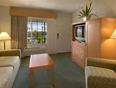 Ramada Inn & Suites Costa Mesa/Newport Beach