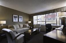 Crowne Plaza Chateau Lacombe