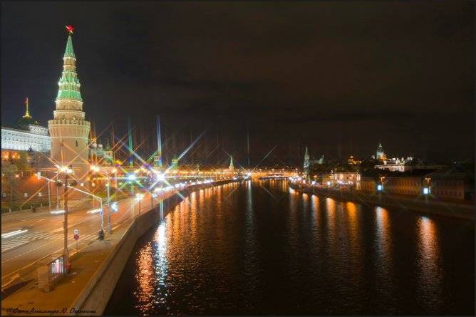 покататься по Москве-реке ночью