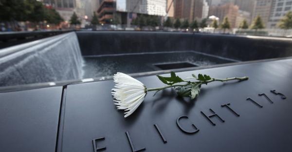 Монумент жертвам терракта 11 сентября в Нью-Йорке