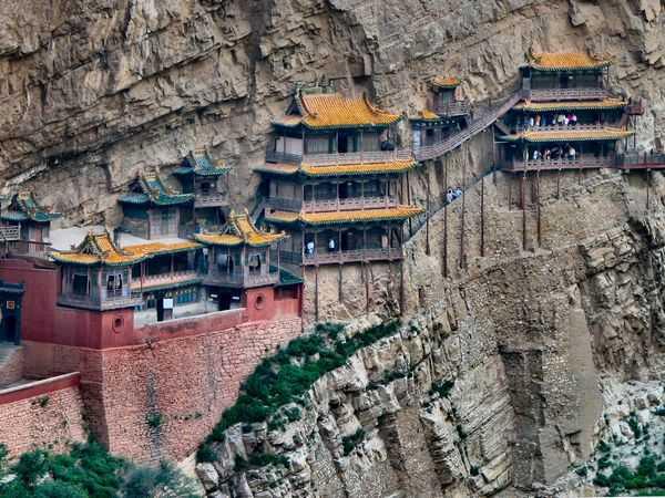 Висячий монастырь в Китае