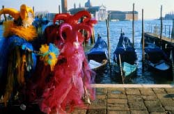 за 500 евро Вы можете посетить карнавалы в Виаджеро и Венеции