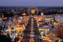 Февральские карнавалы в Германии заканчиваются традиционным баварским весельем в Мюнхене